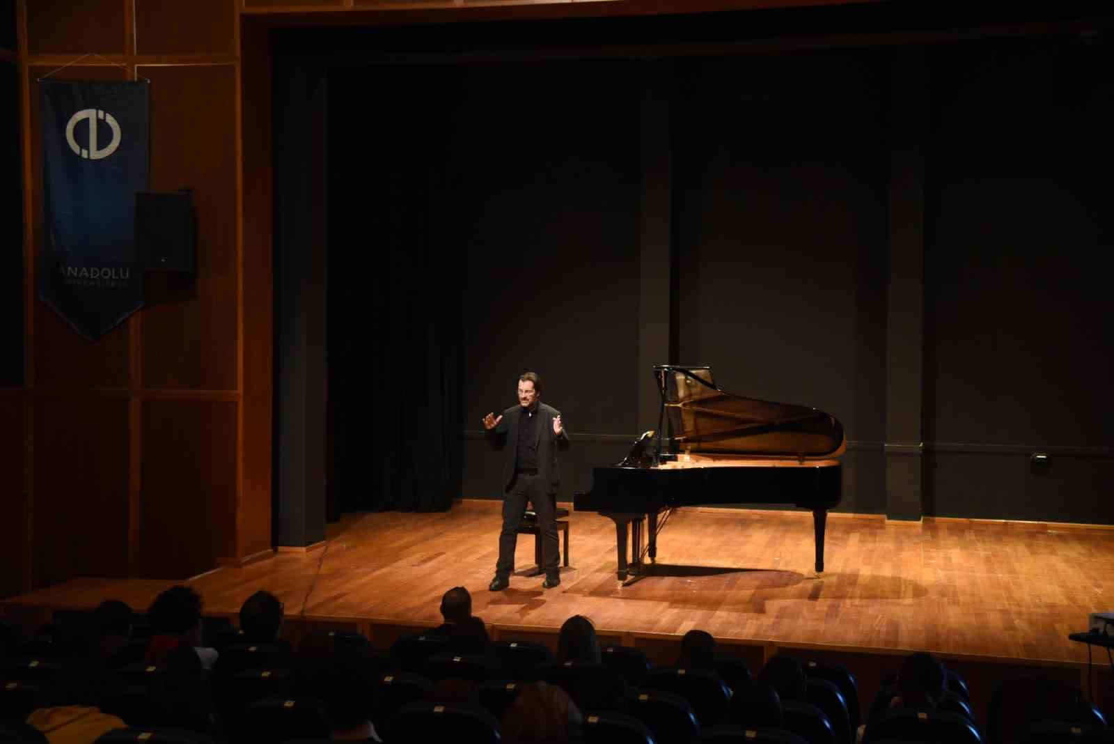 ’Oytun Eren ve Piyano Eserleri’ semineri gerçekleştirildi