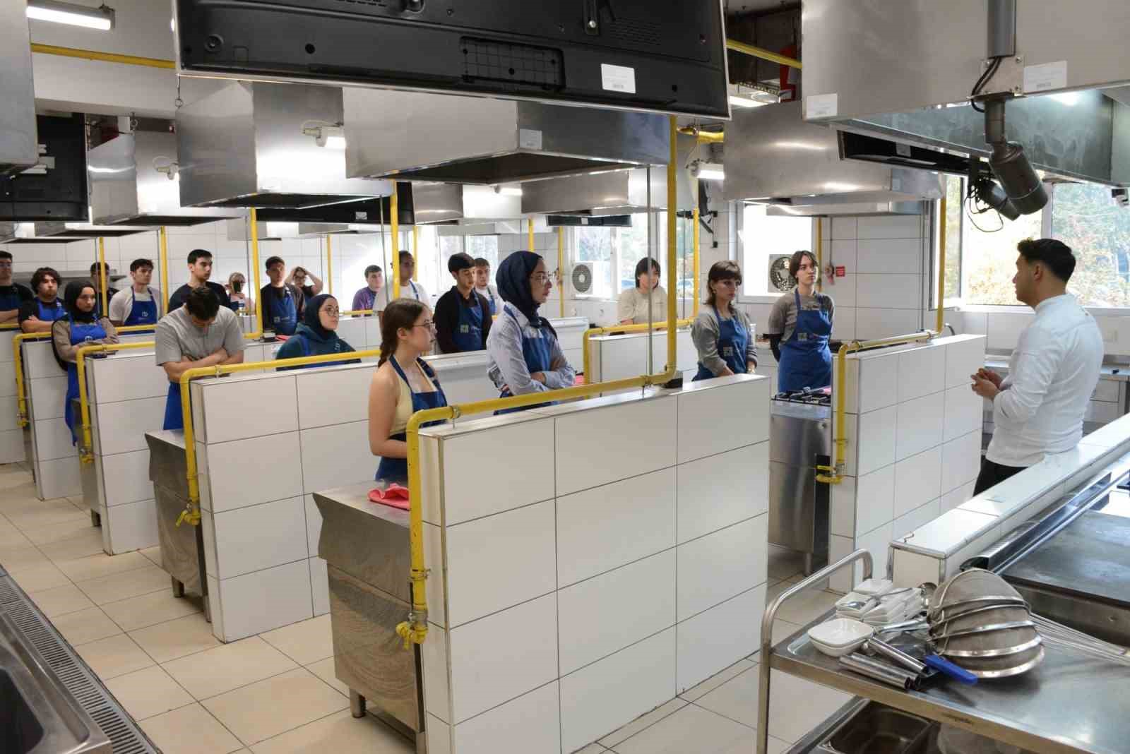 Gastronomi Kulübünden uygulamalı pizza atölyesi