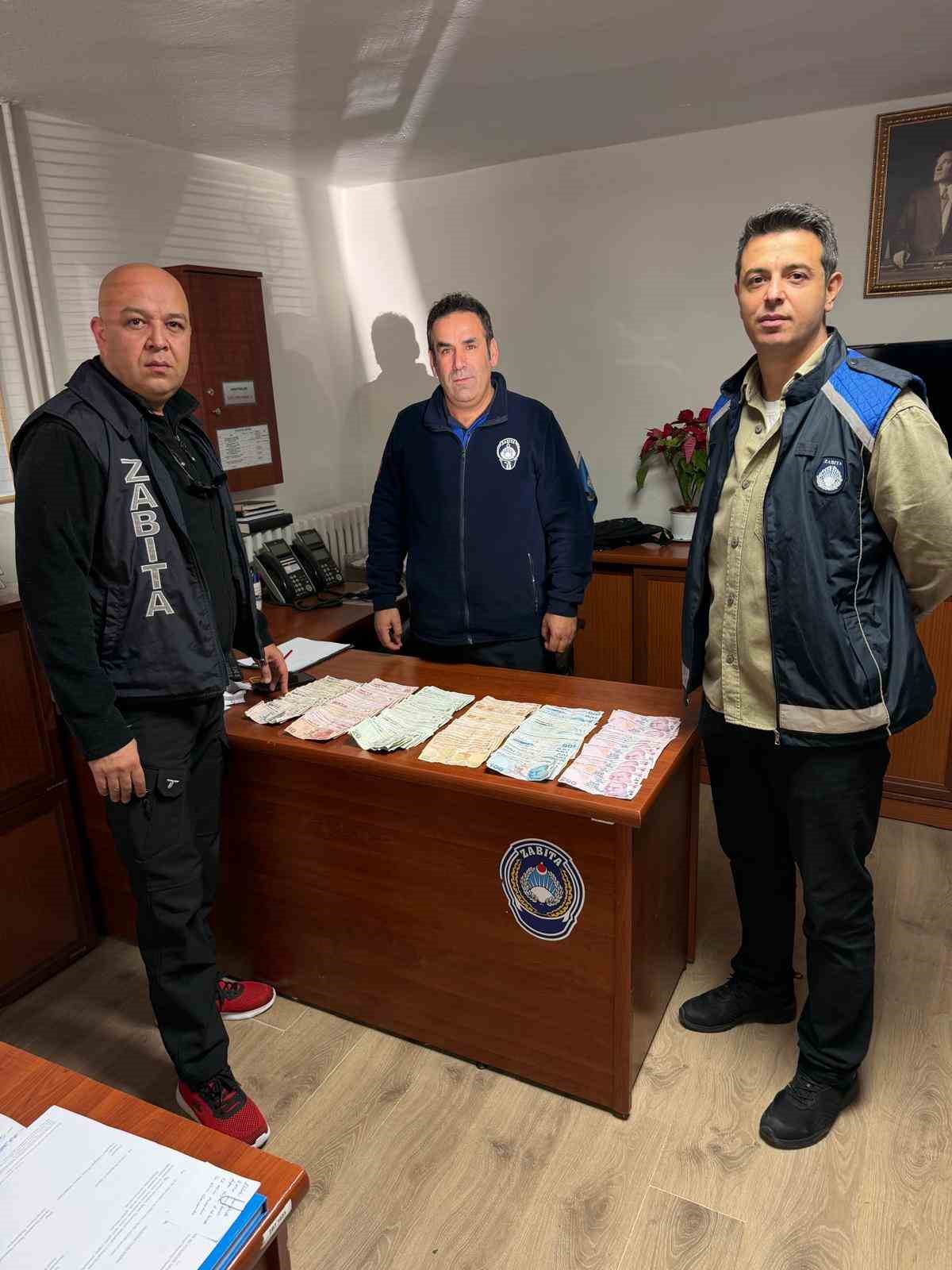 "Torunum hasta" diyen kadının üzerinden 19 bin TL çıktı