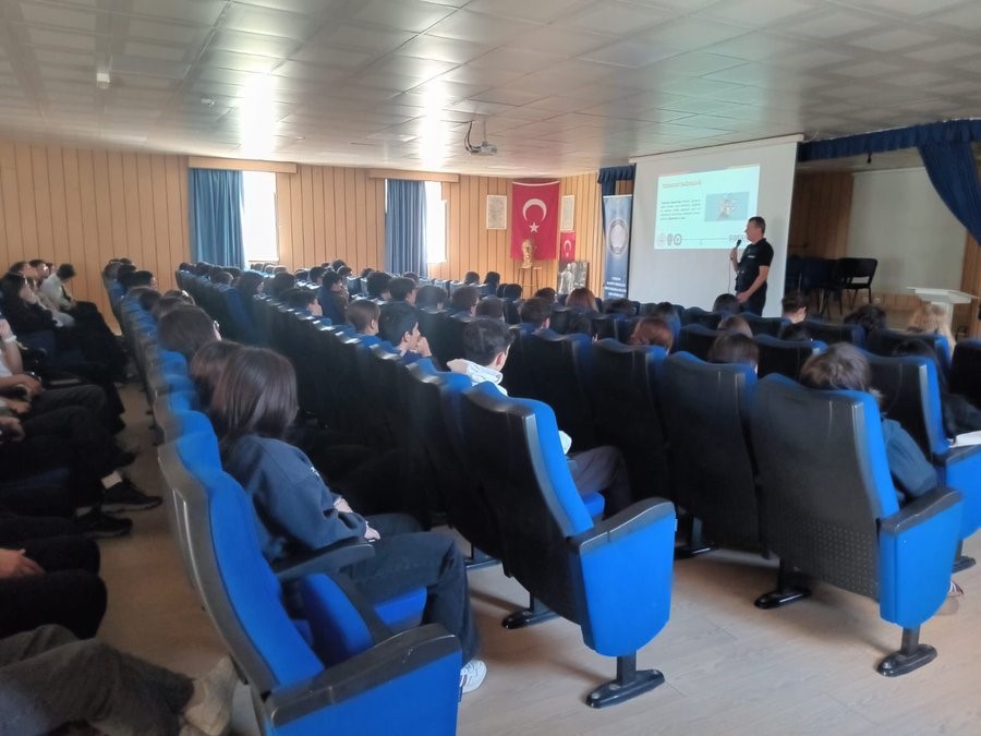 Eskişehir’de SİBERAY’dan gençlere siber güvenlik eğitimi: 530 öğrenci ve öğretmene ulaşıldı