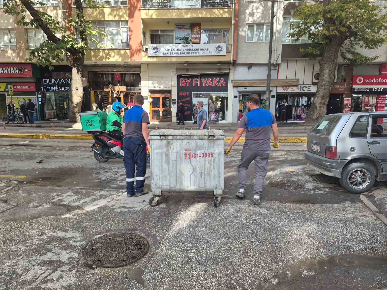 Patlamaların yaşandığı çöp konteynerinde bu defa da yangın çıktı