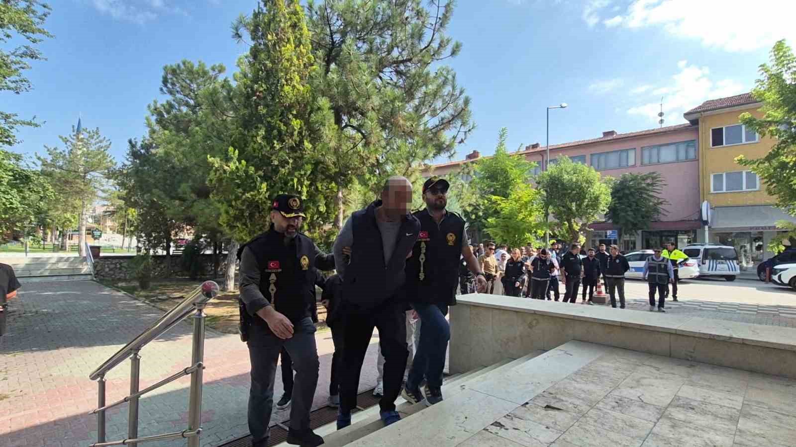 Oto galerici gencin ölümüyle ilgili ağabey ve kuzen tutuklandı